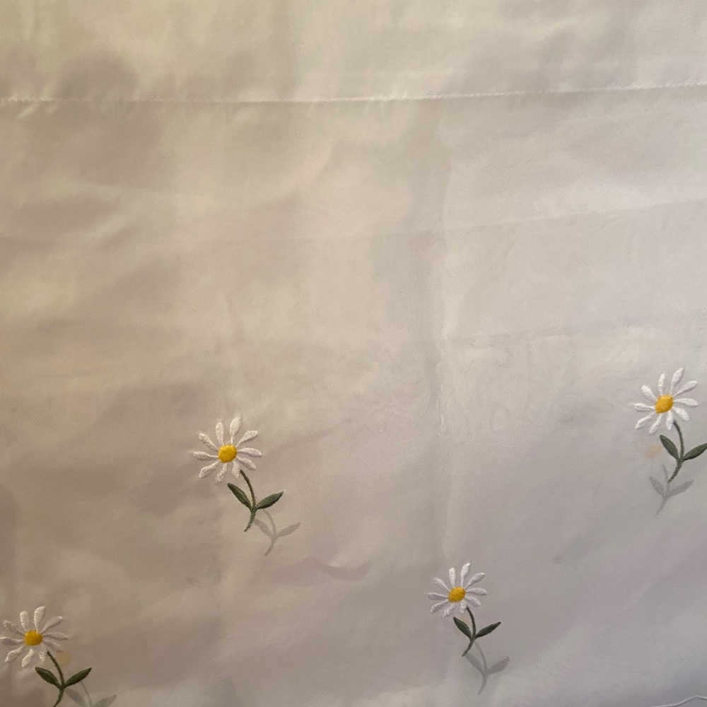 SOLD NONE AVAILABLE Daisy Scalloped Sheer Valences